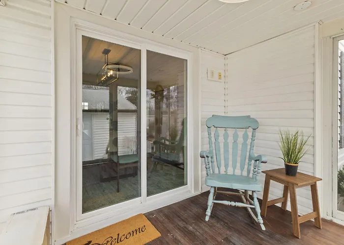 Charming Home In Speedway