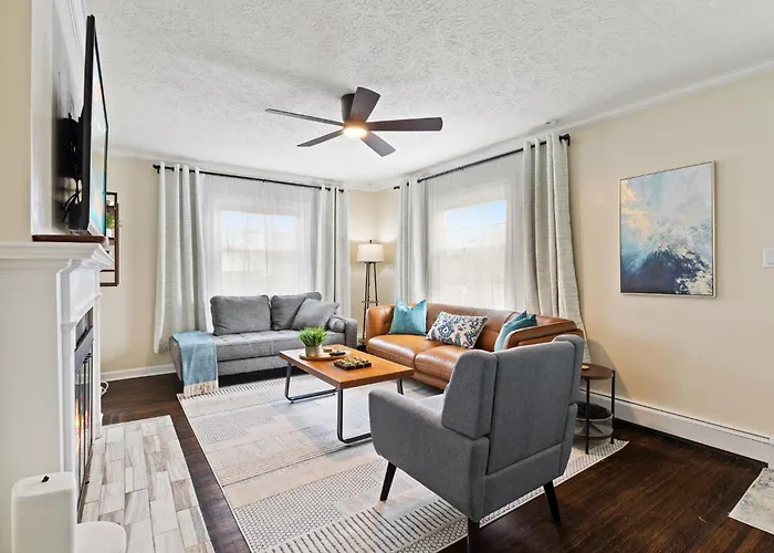 Charming Home In Speedway